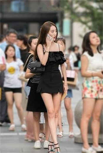 一家亲吕红刚一进门就