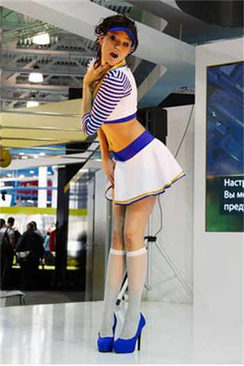 一女三男打扑克