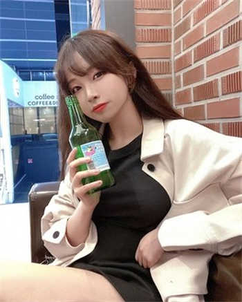 我成了秦羽墨的未婚夫卡夜