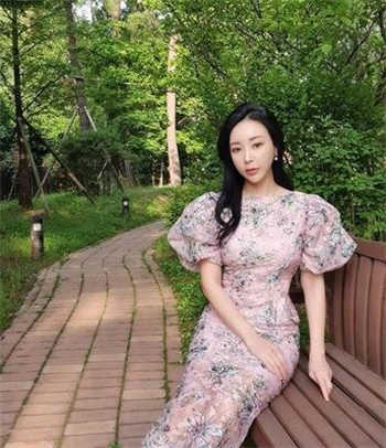 女顾客与理疗师如如影视