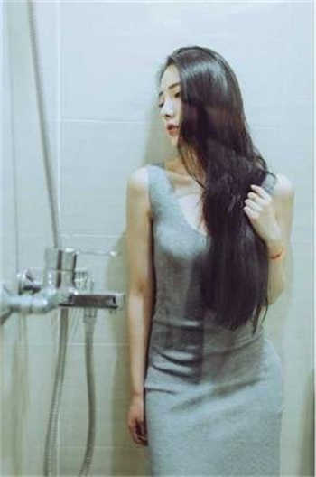 在公司玩保险女
