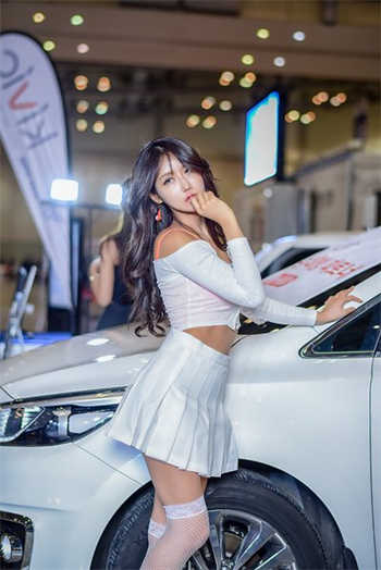 活烤整个女人