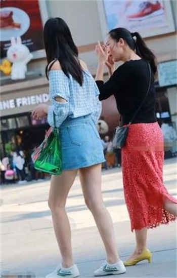 两家人互换儿女