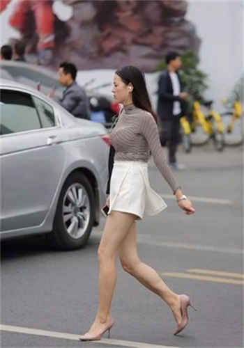 白娘子怀孕大肚生二胎