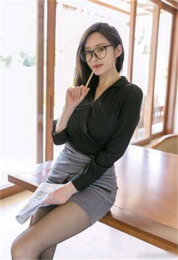 总裁趴在妻子身上喝奶