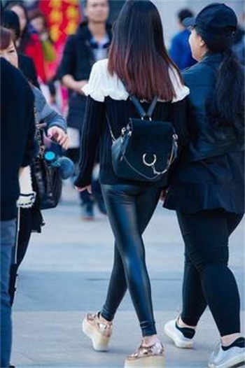 利世抖娘晒衣服