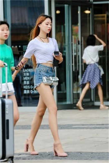 快手女王开火车视频