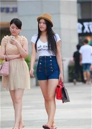 人肉花瓶吊奶玩法