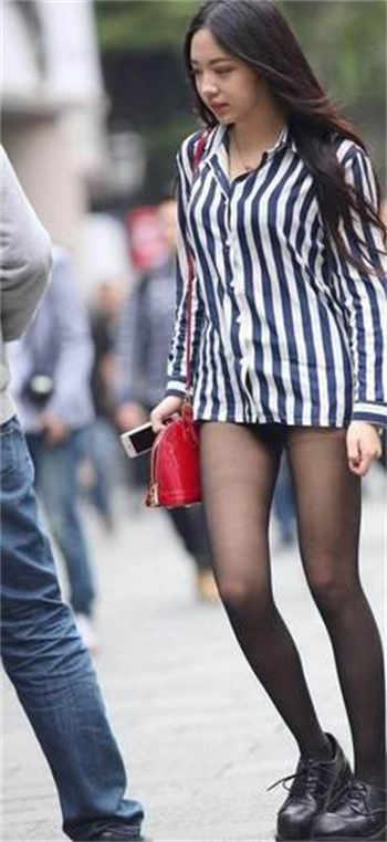 饭盒接女尿喝