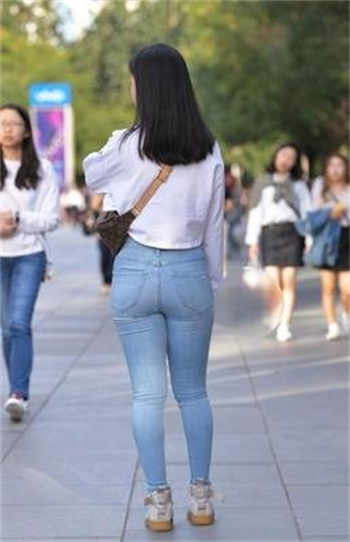 快手李二狗泳池视频