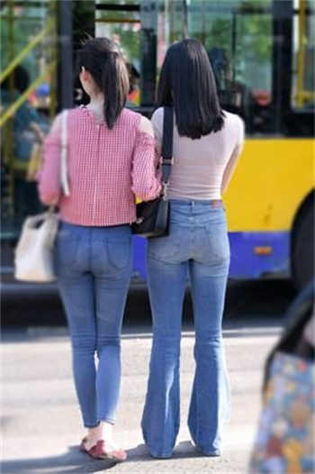 双手反绑戴口球图片